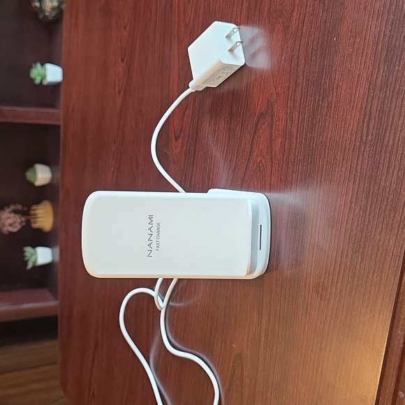 Fast Wireless Charging Stand - Picture 4 of 6